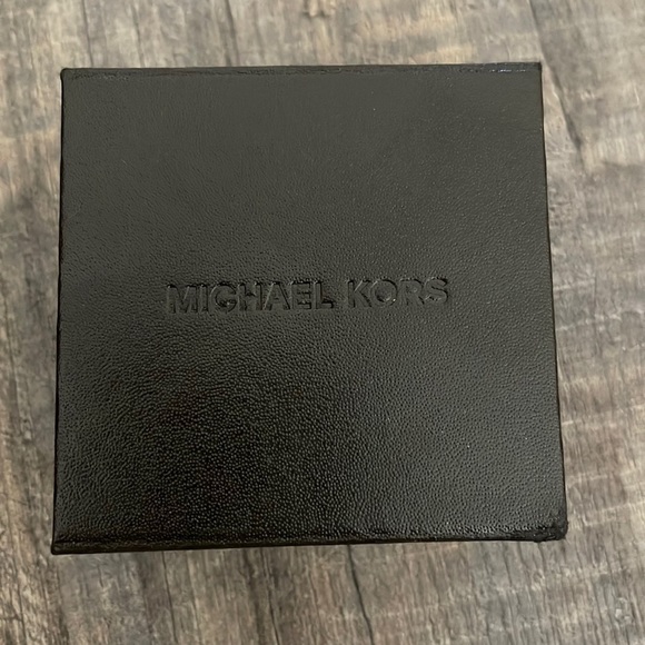 Michael Kors gift box - Picture 1 of 3